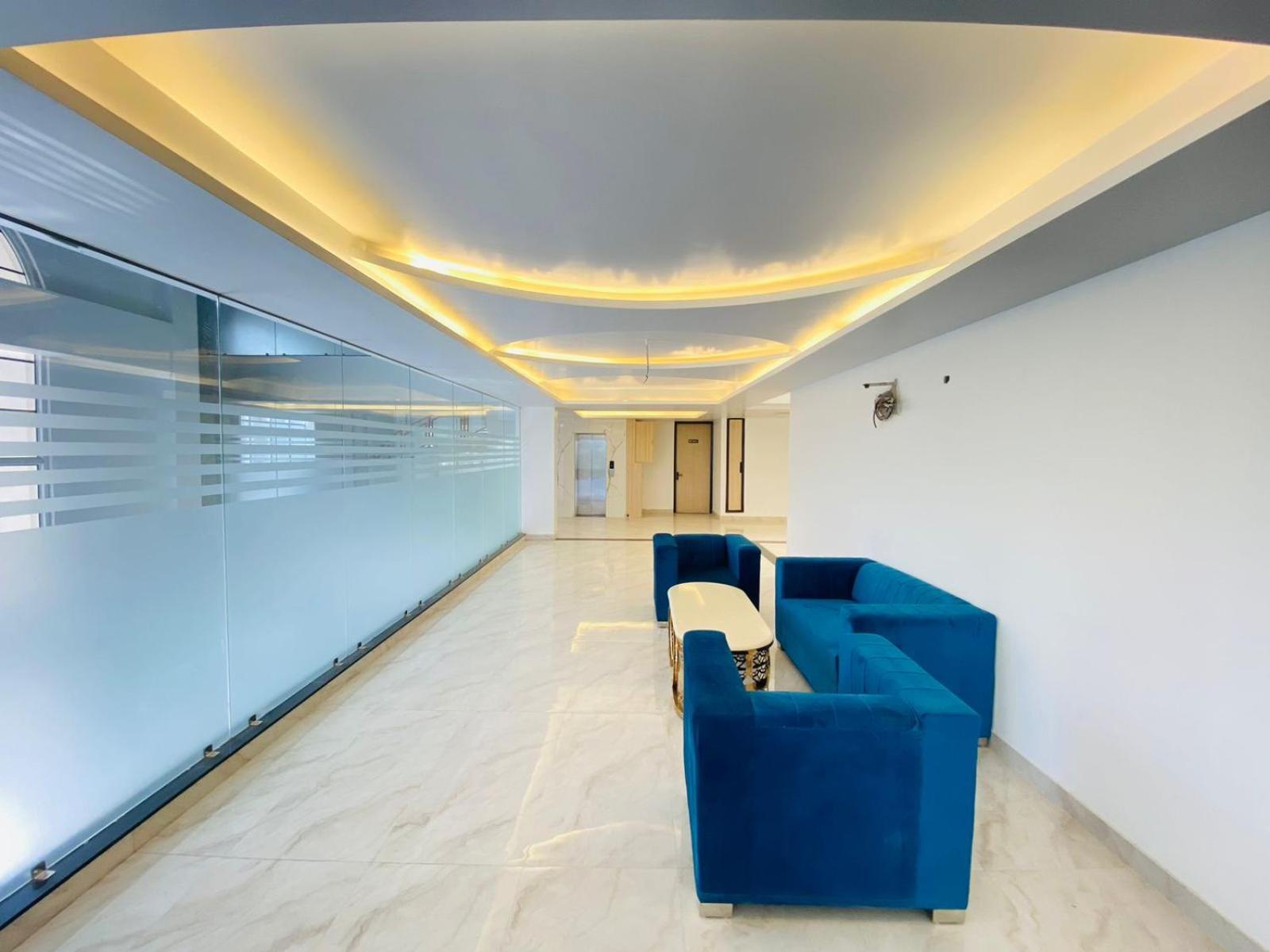 Hotel Holiday Grand Greater Noida Exteriör bild