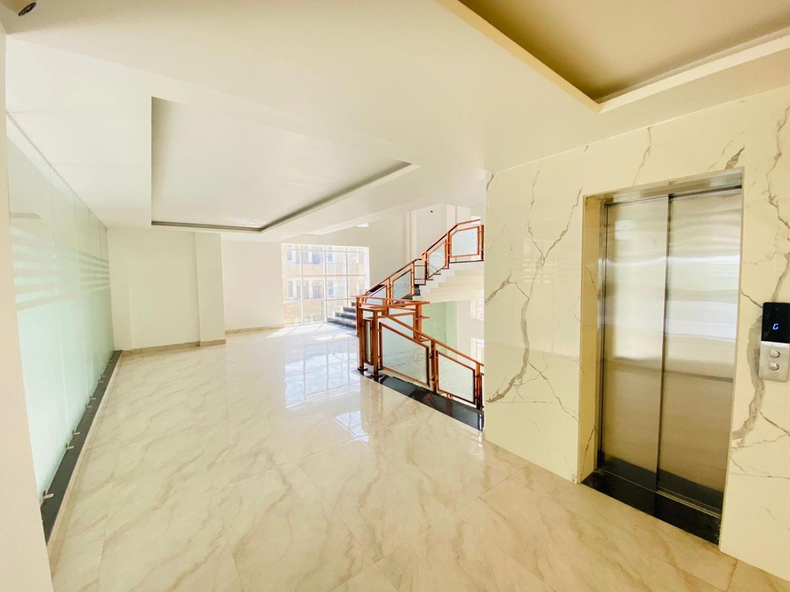 Hotel Holiday Grand Greater Noida Exteriör bild