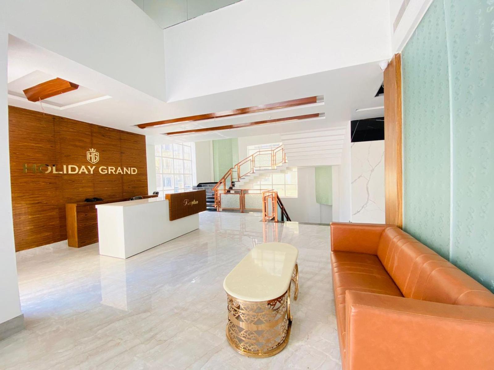 Hotel Holiday Grand Greater Noida Exteriör bild
